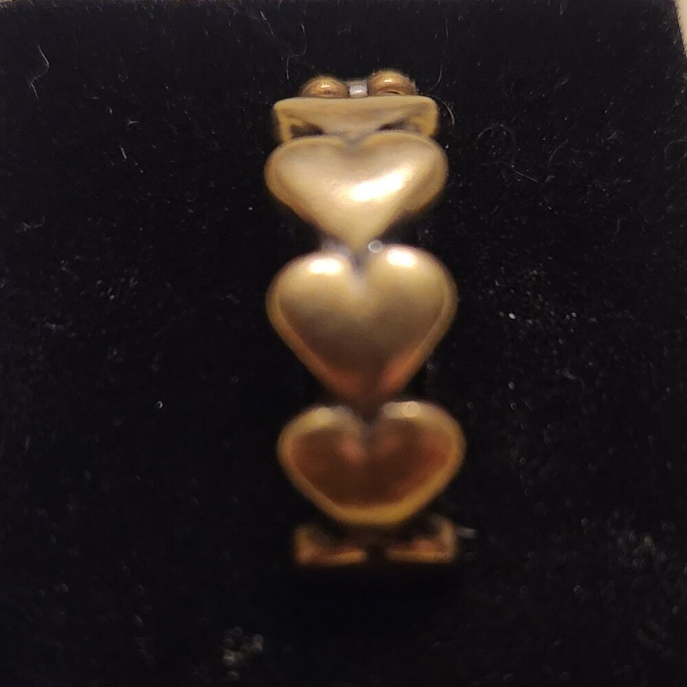 Goldtone Heart Stretch Ring